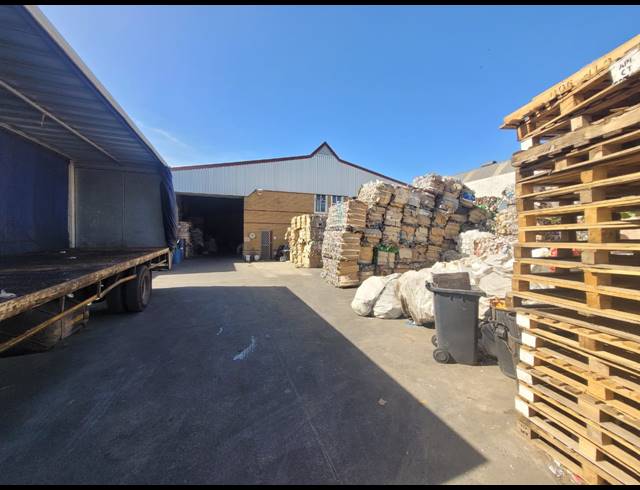 950M² WAREHOUSE TO LET IN KILLARNEY GARDENS